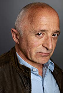How tall is Rick Howland?